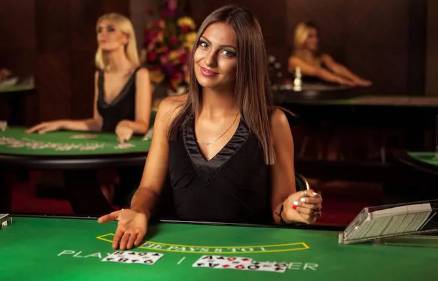 Why does Minesweeper combine logical thinking with thrills?